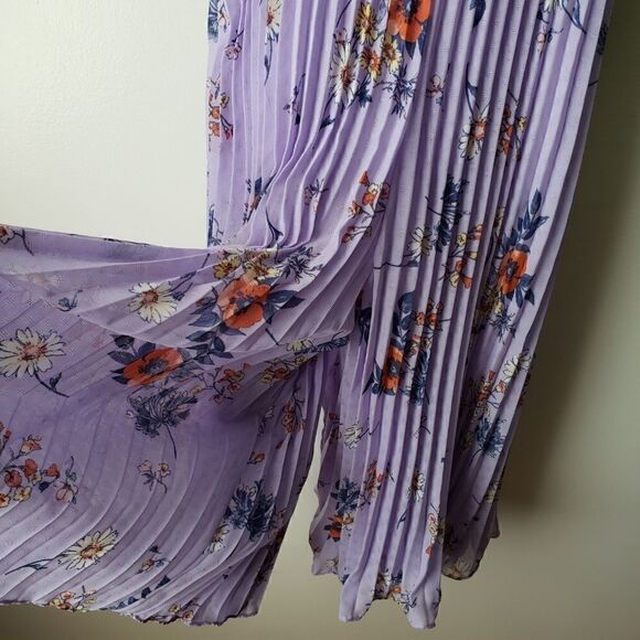 NWT ali & jay floral surplice accordion jumpsuit M - Picture 4 of 8